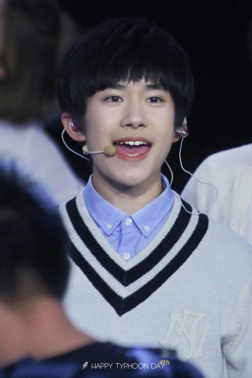 千玺笑的照片,温暖瞬间定格