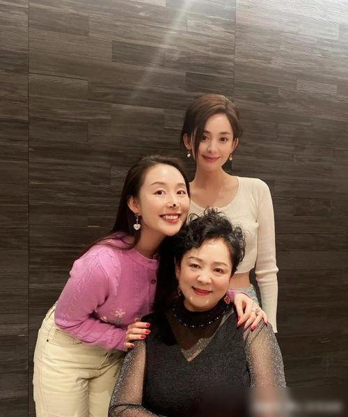 古力娜扎妈妈照片